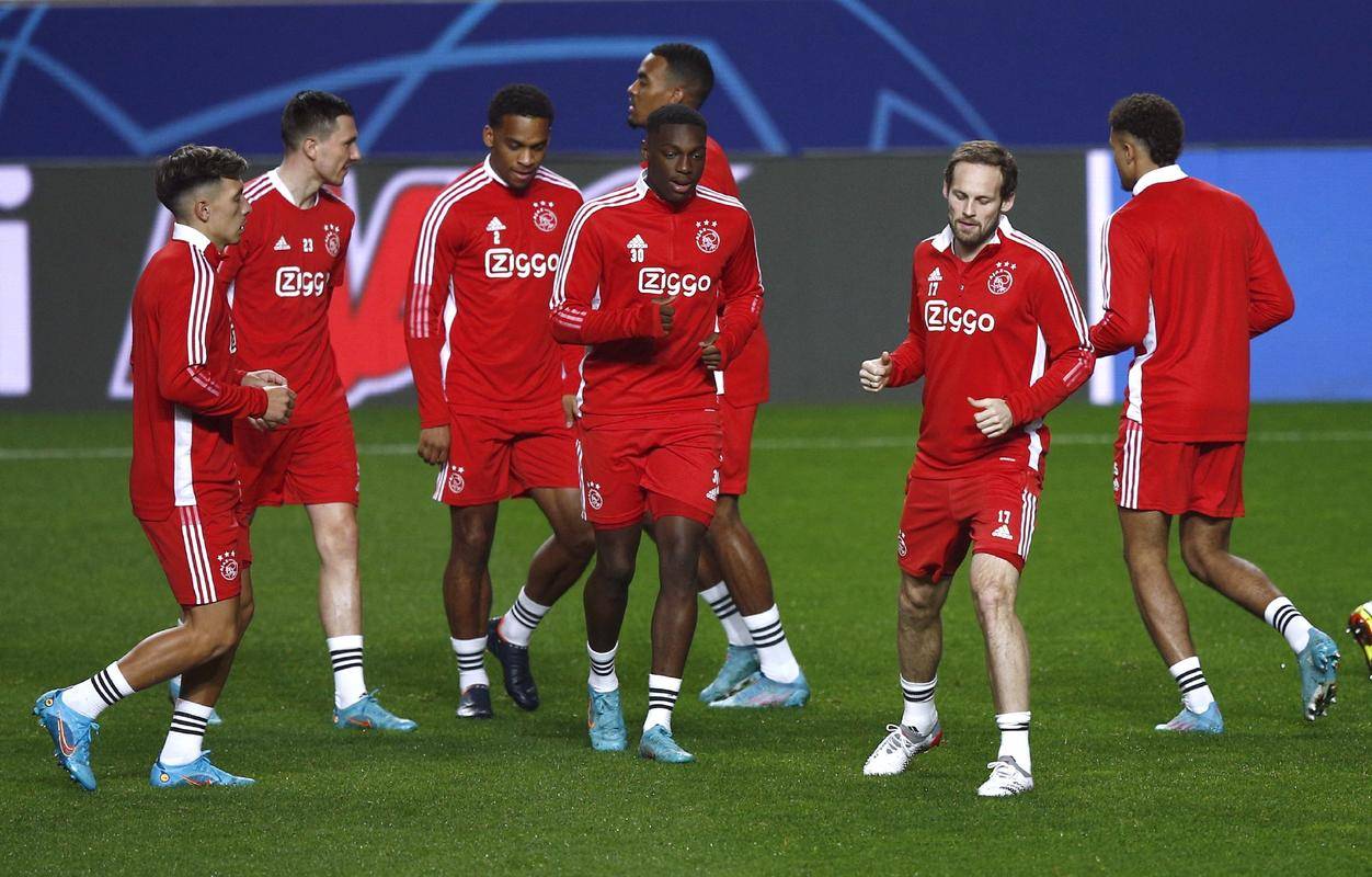 开云体育官网-阿贾克斯攻击胜利，主场席卷对手的简单介绍