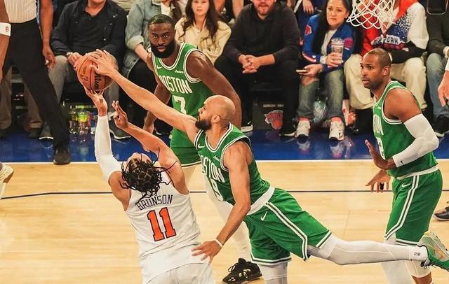 开云体育平台APP-篮球明星们越战越勇，为球迷呈现精彩比赛