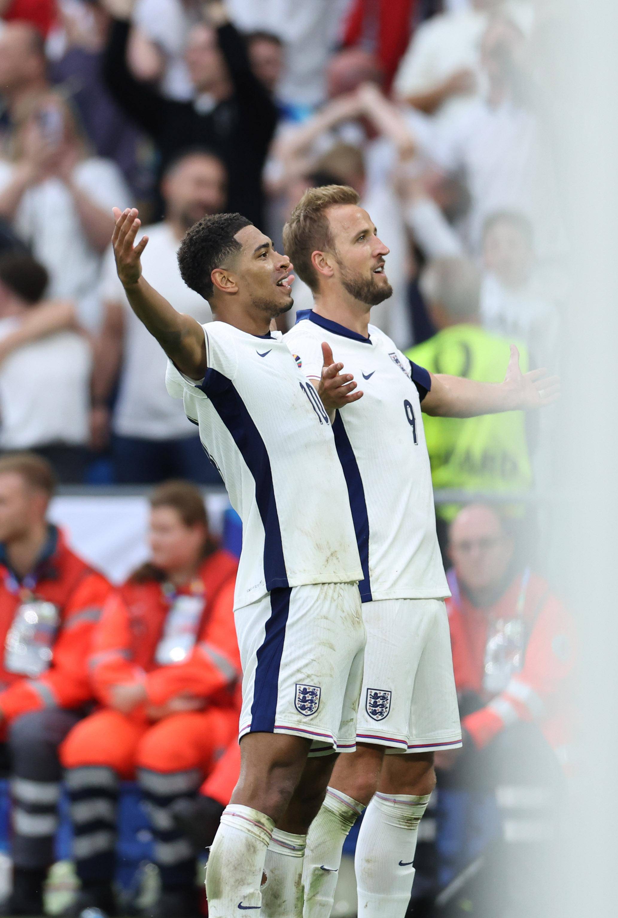 开云体育-英格兰球队在国外联赛中展现实力