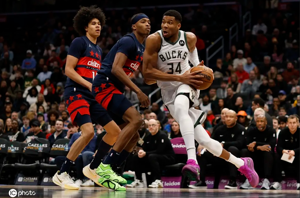 雄鹿主场力克骑士,取得六连胜 雄鹿主场力克骑士,取得六连胜