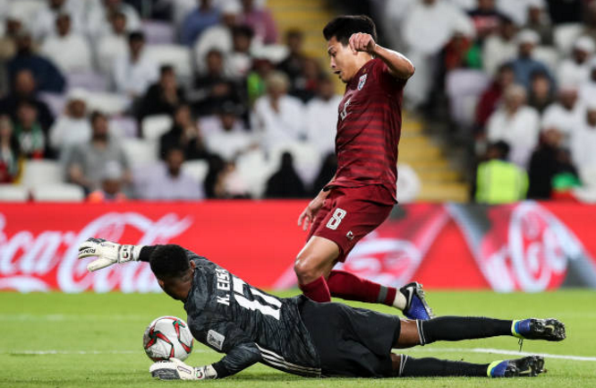 比赛进行到最后一刻,胜负依然未定 比赛进行到最后一刻,胜负依然未定