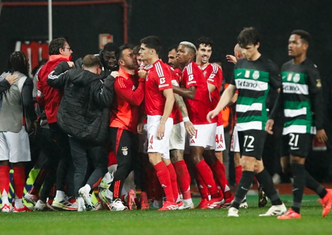 卡利亚里客场大败,球队陷入连败困境 卡利亚里客场大败,球队陷入连败困境