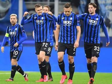 乌克兰队在比赛中比分领先，锁定晋级