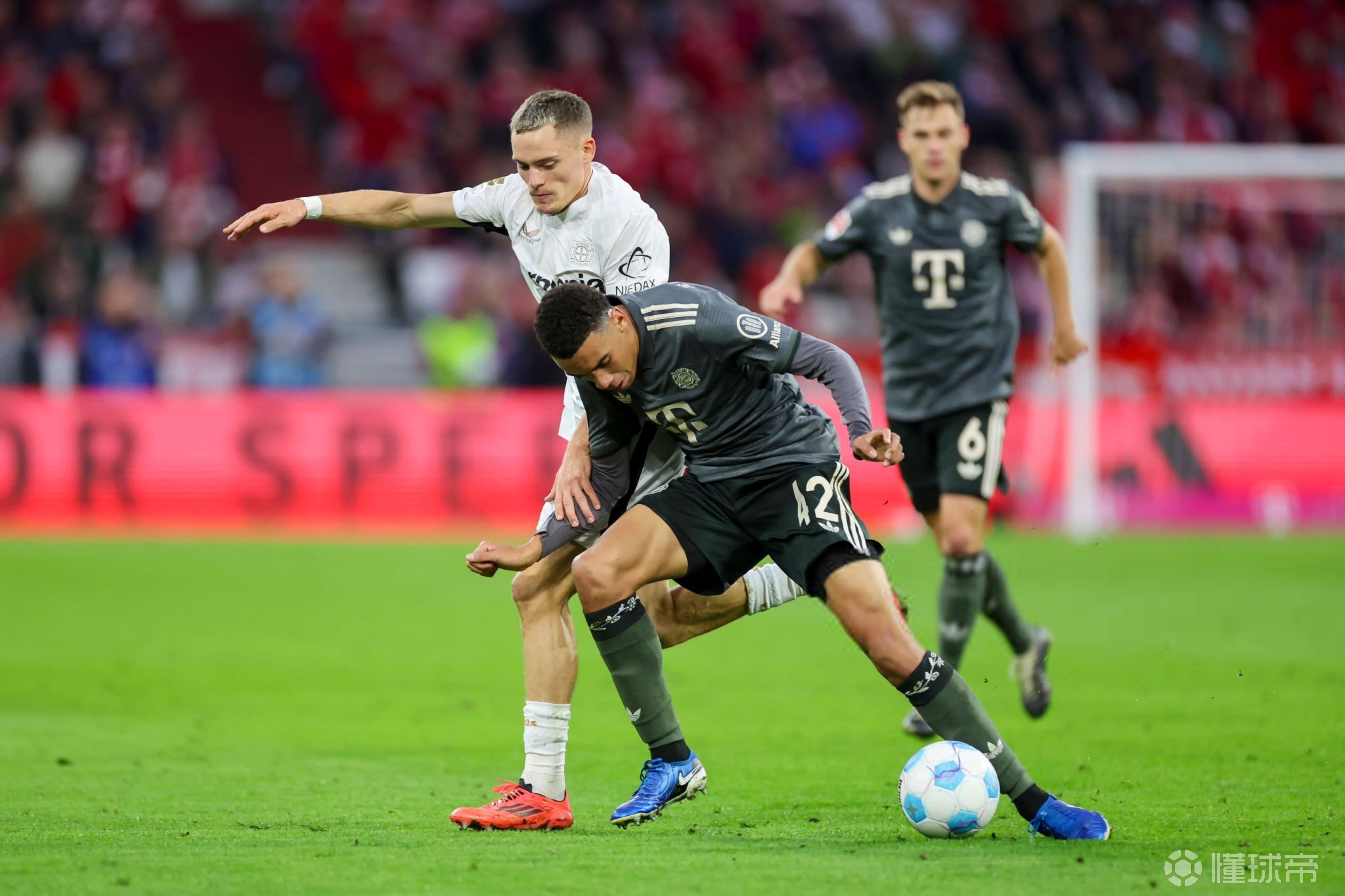 小组赛焦点:拜仁失利,热议不断 小组赛焦点:拜仁失利,热议不断