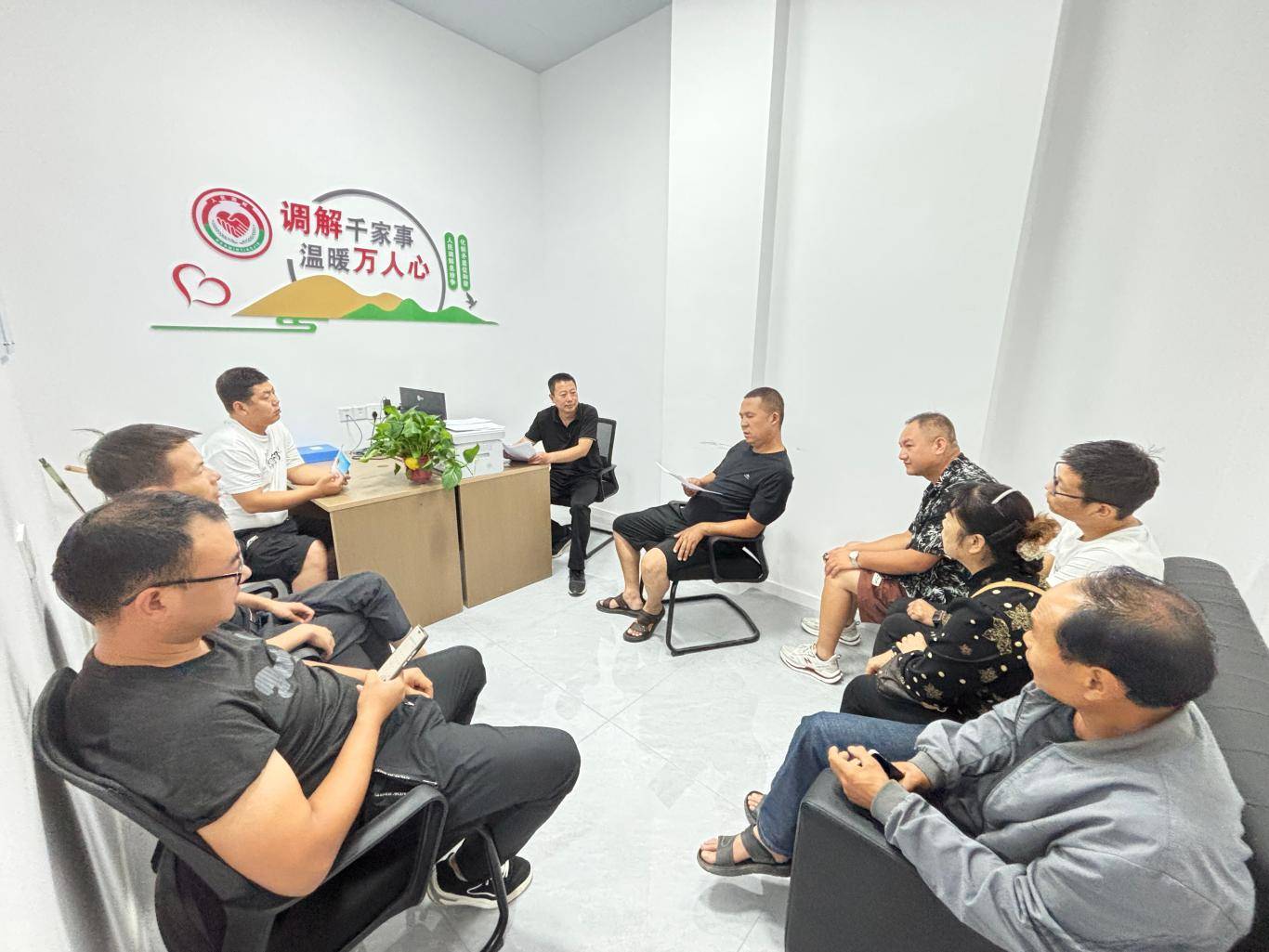 球队内部气氛紧张,领导层加紧调解矛盾 球队内部气氛紧张,领导层加紧调解矛盾