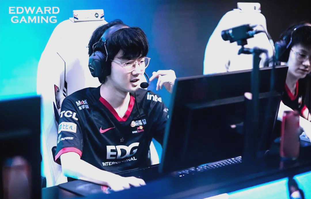 开云下载-FLY横扫EDG，Meiko团战一打五四强赛3:2（柏林）