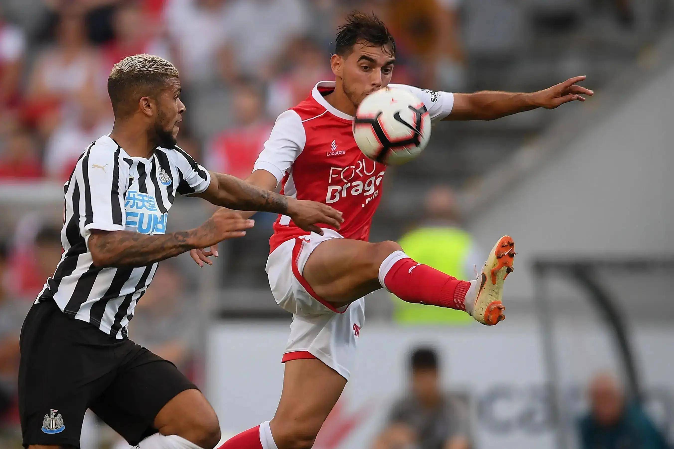 拜伦慕尼黑主场迎战对手,携手斗志取胜的简单介绍 拜伦慕尼黑主场迎战对手,携手斗志取胜的简单介绍