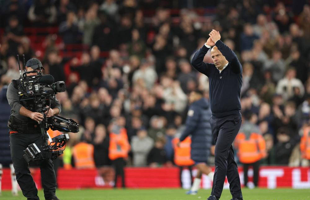 开云体育登录-埃弗顿客场遭遇失利，状态低迷的简单介绍