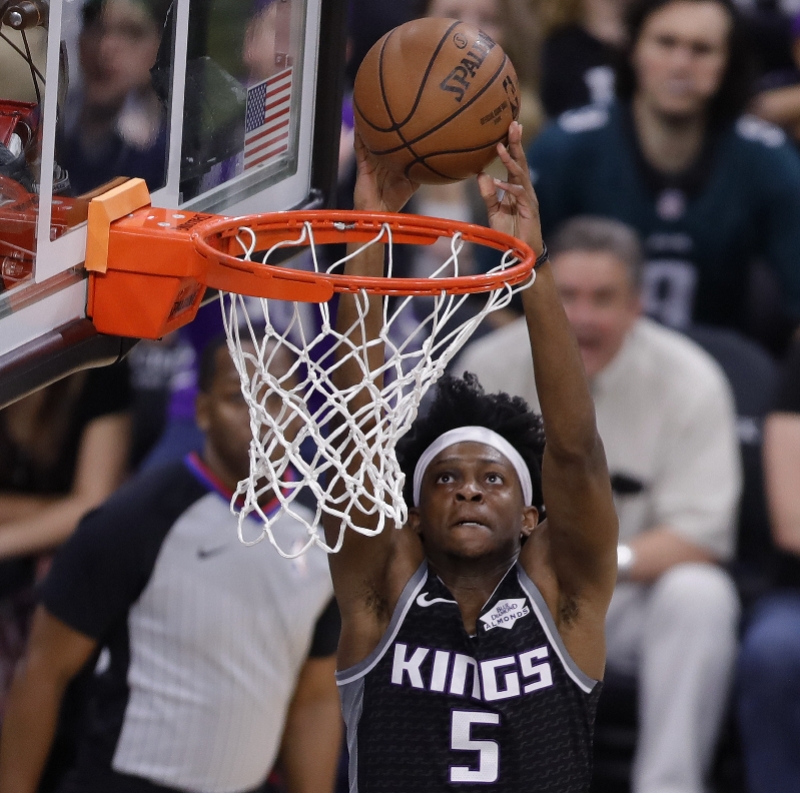 南韩男篮绝地反击日本男篮，福克斯送出助攻