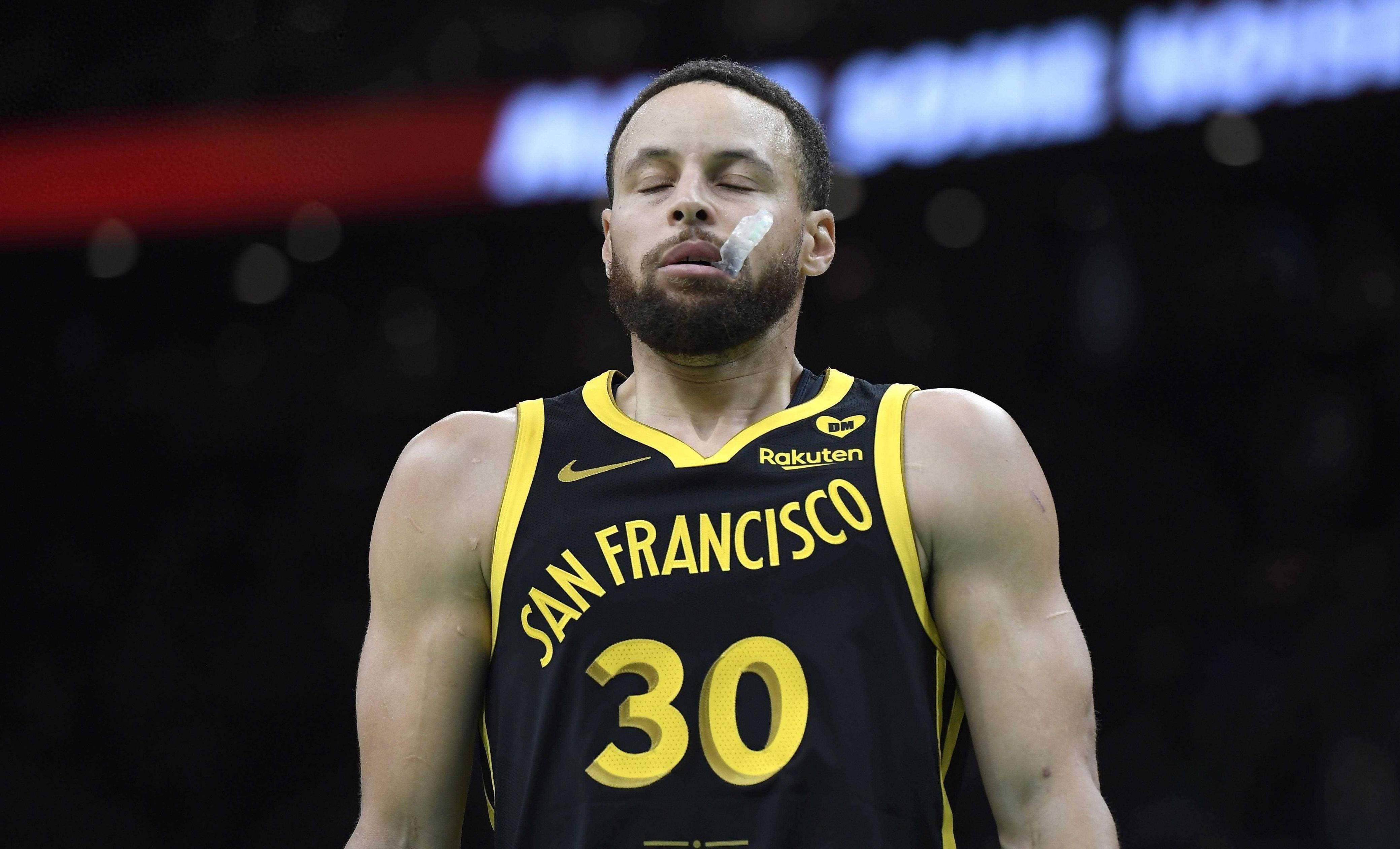 开云体育官网-勇士近期表现不佳，陷入低谷期