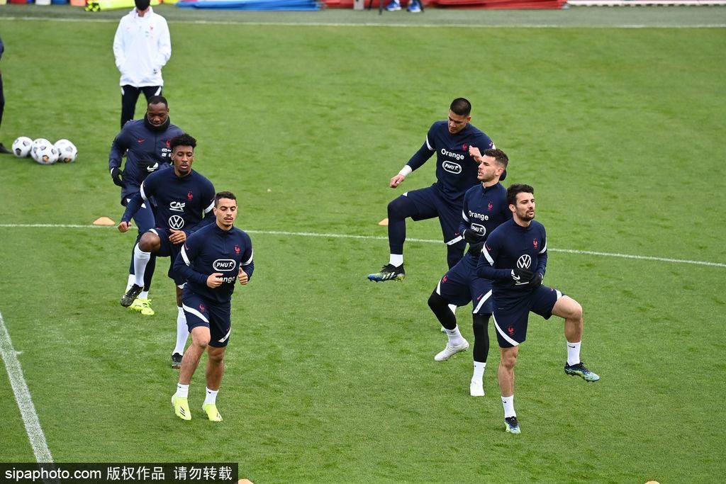 开云体育-韩国队鏖战法国队，黄鸭组合高光表现