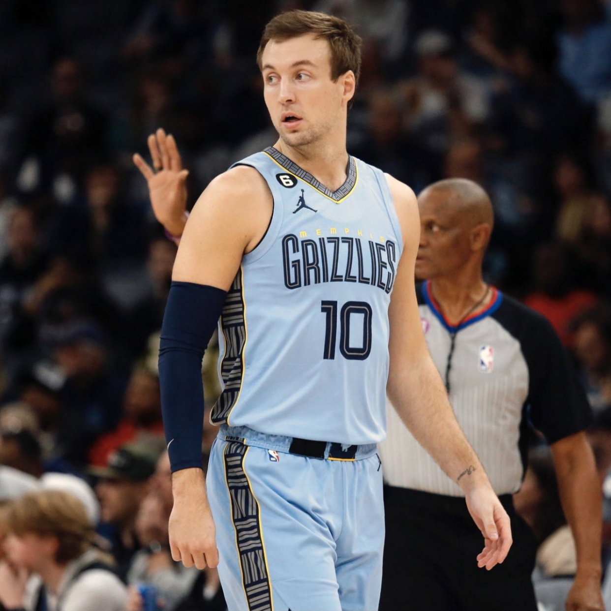 爵士惊险逆转灰熊,形势堪忧 爵士惊险逆转灰熊,形势堪忧