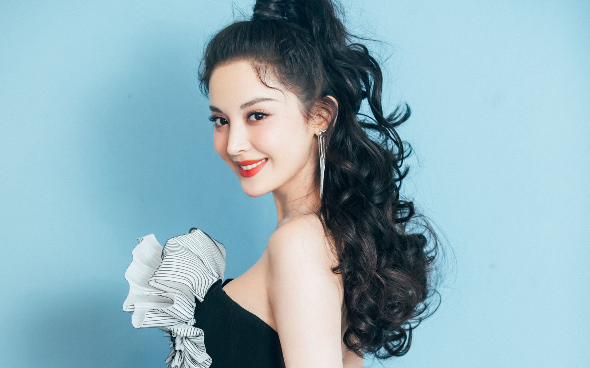 开云体育官网-蓝衣惊鸿，基耶萨一剑定江山 2026世界杯决赛夜传奇