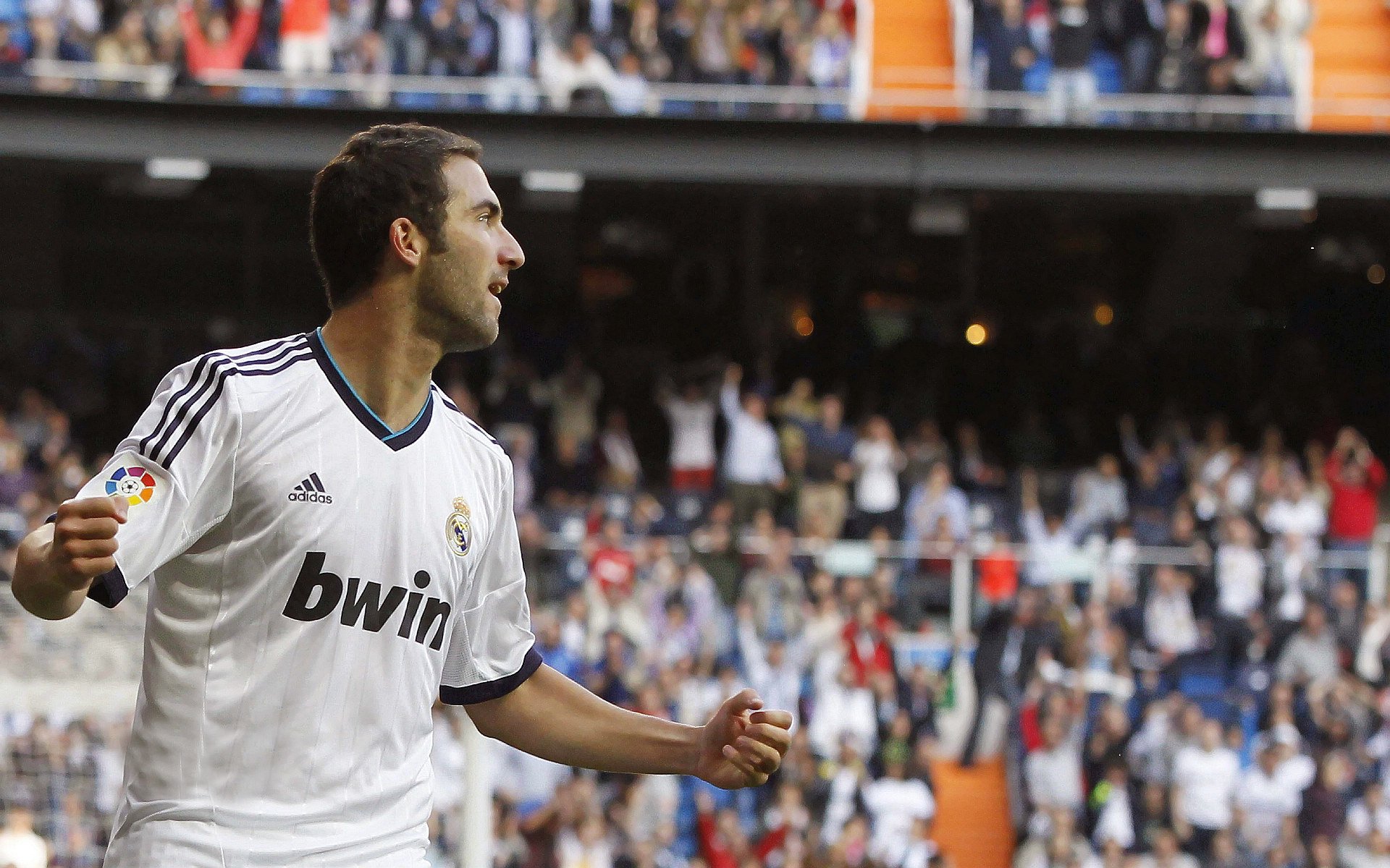 卡拉斯科魔法点亮情歌球场，黄潜风驰电掣提前扼杀悬念，阿尔及利亚血脉激荡欧陆赛场