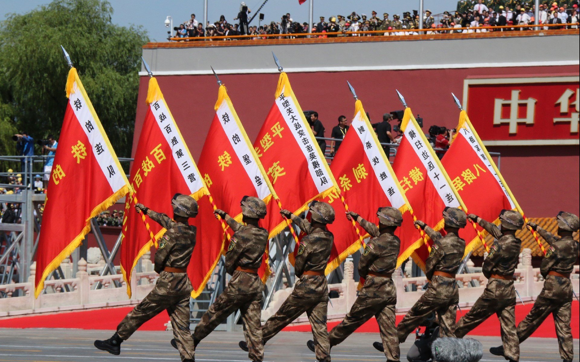 本泽马拉满评分诠释巨星价值，尼斯战术铁笼完美压制阿森纳