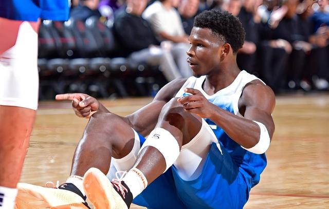 爱德华兹彻底打爆防线，勇士末节带走灰熊